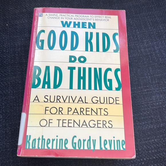 Mothers’ Day gift idea ? Parenting books ! Perfect gift for expecting parents ! - Picture 4 of 9